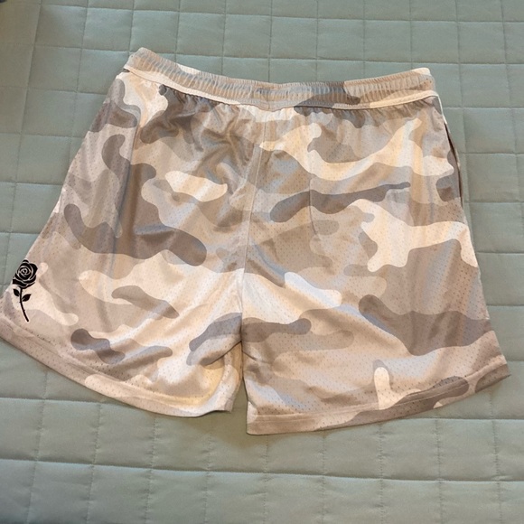 Bucket Culture 100 Polyester Mens Short Size Large NWOT White & Grey Camouflage - Picture 4 of 8